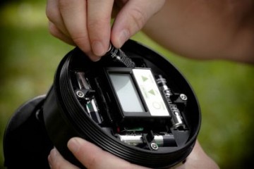 Batterie einlegen<small>© Moultrie</small>